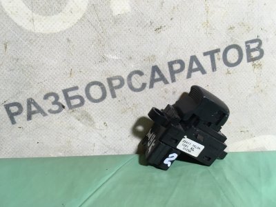 Кнопка стеклоподъемника Nissan Juke 2011