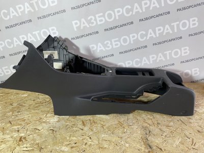 Консоль между сидений Ford Focus III 2018 рест. седан