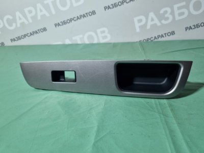 Накладка кнопок стеклоподъемника Nissan Tiida C11 2013
