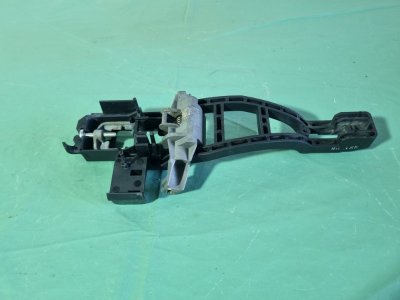 Кронштейн ручки двери наружной Ford Kuga 2008