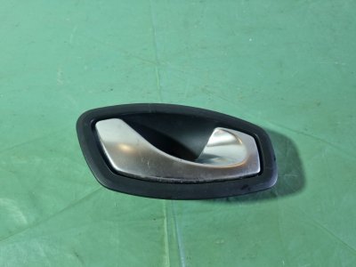 Ручка двери внутренняя Renault Fluence 2010