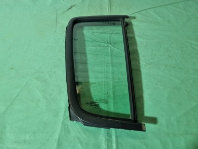 Стекло двери (форточка) Suzuki Swift 2010