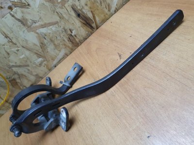 Петля крышки багажника правая Volkswagen Touareg 2007 7L6