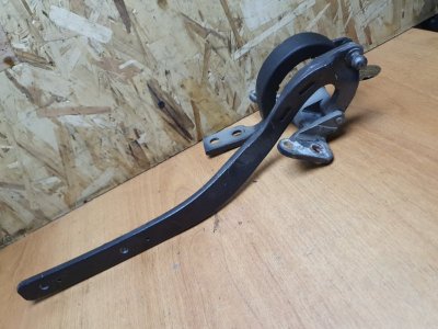 Петля крышки багажника левая Volkswagen Touareg 2007 7L6