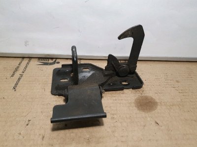 Крюк замка капота Volkswagen Touareg 2007 7L6