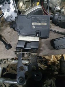 Блок abs Volkswagen Jetta 2011 VI