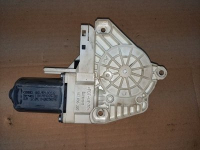 Моторчик стеклоподъемника передней правой двери Audi A8 2012 D4