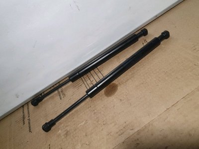 Амортизатор стекла багажника Volkswagen Touareg 2007 7L6