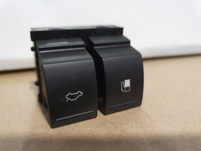 Кнопка открывания багажника и люча бензобака Volkswagen Touareg 2007 7L6