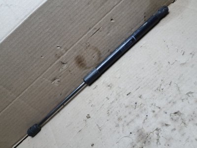 Амортизатор крышки багажника Renault Duster 2010 2008 - 2012