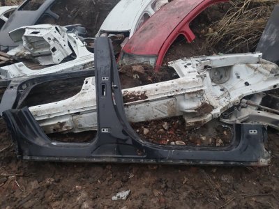 Порог правый + стойка Volkswagen Touareg 2011 7P