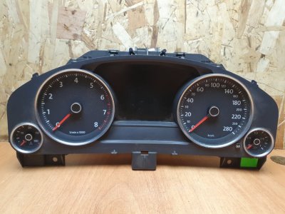 Панель приборов (Щиток) Volkswagen Touareg 2011 7P