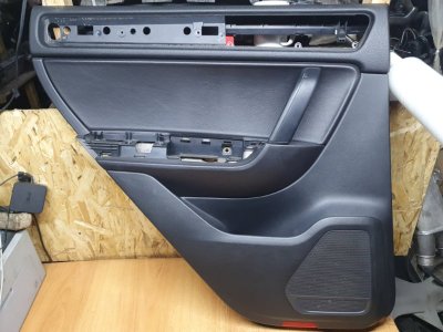Обшивка двери (карта) Volkswagen Touareg 2011 7P