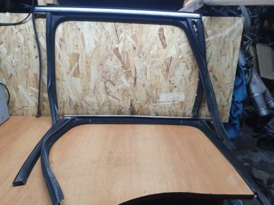 Уплотнитель стекла двери Volkswagen Touareg 2011 7P