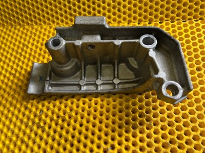 Кронштейн двигателя Renault Laguna 1