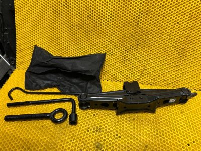 Домкрат Omoda C5 2023