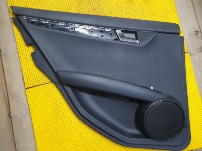 Обшивка двери задней левой Mercedes C-Class