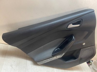 Обшивка двери Ford Focus 3 2013 CB8