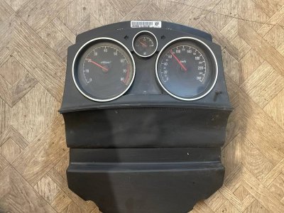 Панель приборов Opel Astra H 2008 L48