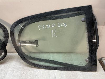 Стекло двери Peugeot 206 2006 2A/C