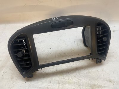 Консоль магнитолы Nissan Juke 2013 F15