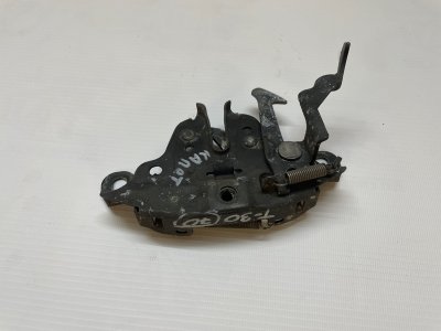 Замок капота Nissan X-Trail 2000-2007 NT30