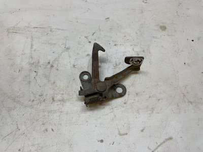 Крюк замка капота Toyota Land Cruiser 2000 J100