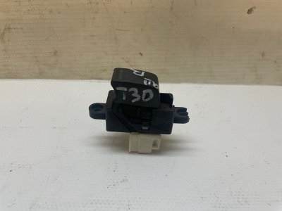 Кнопка стеклоподъемника Nissan X-Trail 2001-2007 NT30