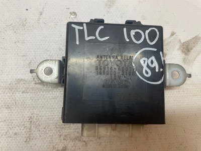 Блок управления антенной Toyota Land Cruiser 2000 J100