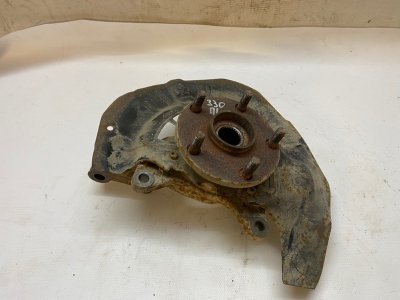 Кулак поворотный Lexus RX 330 2005 XU30