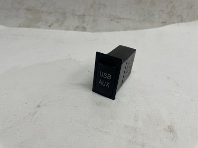 Разъем AUX / USB Lifan Solano 2017 650