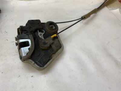 Замок двери Toyota Land Cruiser 200 2008 Внедорожник