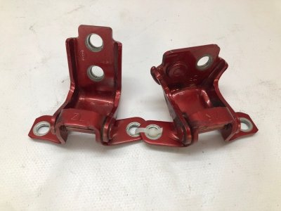 Петля двери Mazda CX-30 2020