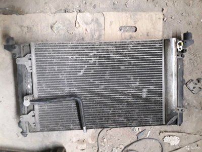 Радиатор охлаждения VW Sharan