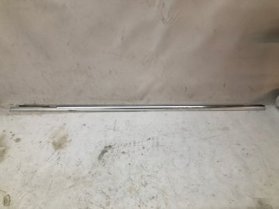 Молдинг стекла Volkswagen Touareg 2003 7L
