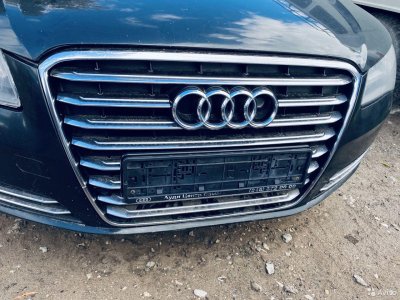 Передний бампер audi A8 D4 в сборе с решеткой