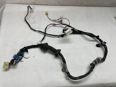Проводка двери Toyota Hilux 2012