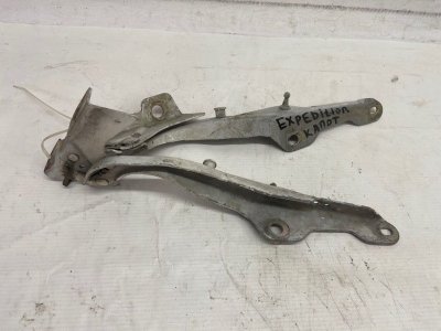 Петля капота Ford Expedition 2001-2005 U152