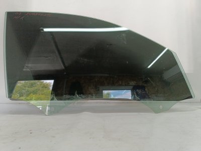 Стекло двери Audi Q3 2011-2018