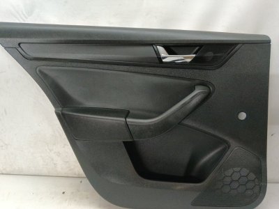 Обшивка двери SKODA Rapid 2018