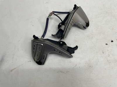 Кнопки руля Toyota Hilux 2012