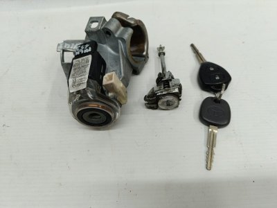 Замок зажигания Toyota Hilux 2012