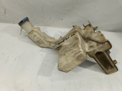 Бачок омывателя Volkswagen Passat 2009 B6