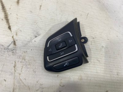 Кнопка в руль Volkswagen Polo 2011