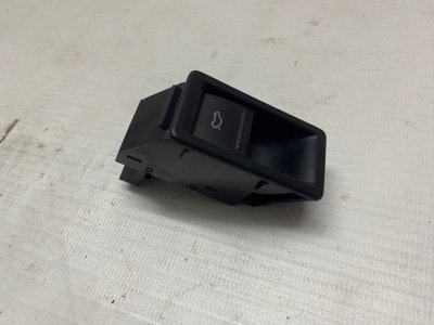Кнопка открывания багажника Volkswagen Jetta 2013