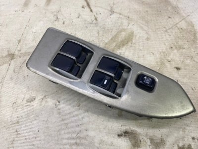Блок управления стеклоподъемниками Mitsubishi Colt 2004 Z3
