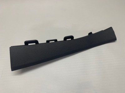 Обшивка стойки Audi Q8 2021