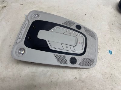 Плафон салона Audi Q8 2021