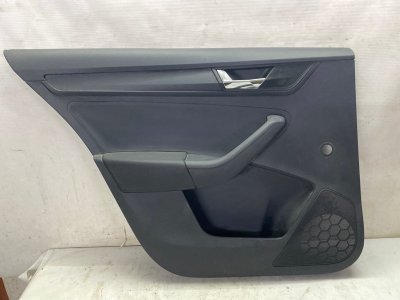 Обшивка двери Skoda Rapid 2018