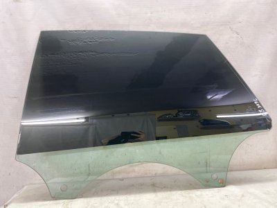Стекло двери Audi Q8 2021